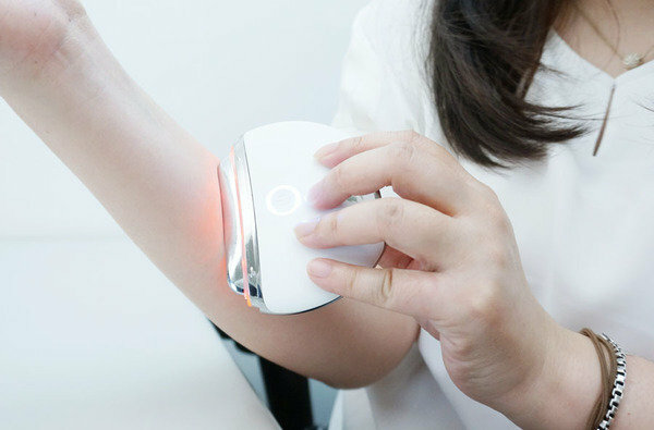 ORangi推薦緊緻美顏V臉溫感震動按摩儀，在家隨時享受SPA