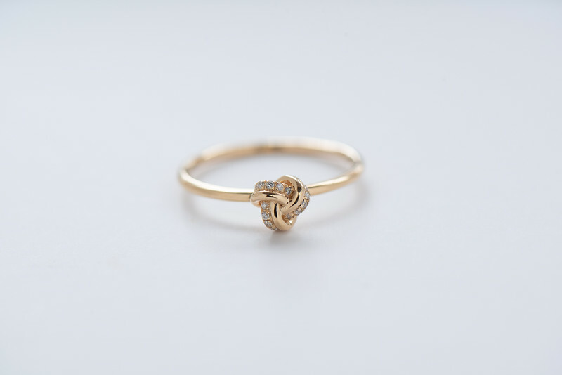 18K Lucky Knot Diamond Ring
