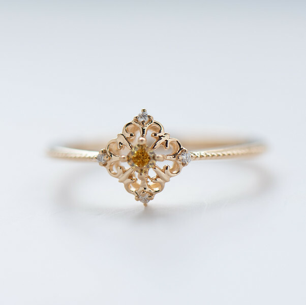 18K Fancy Color Diamond Ring
