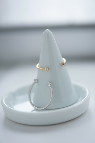 18K Simple Open Diamond Ring