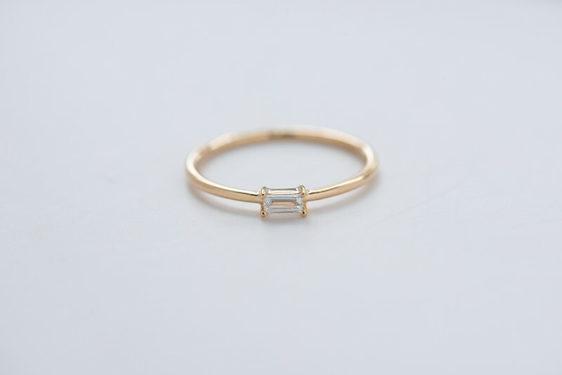 18K 0.10ct Baguette Diamond Ring