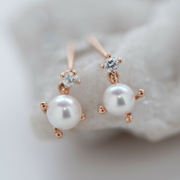 18K Dainty Diamond & Akoya Pearl Earring