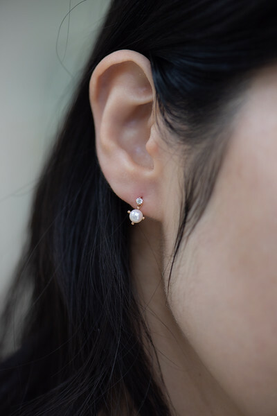 18K Dainty Diamond & Akoya Pearl Earring