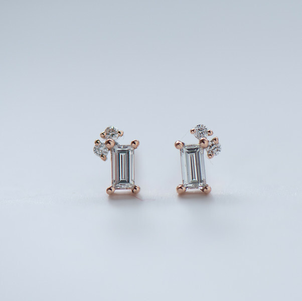 18K Fenie Baguette Diamond Earring