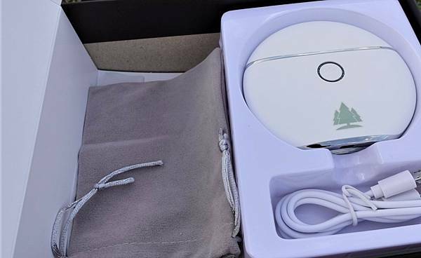 來自白色巨塔的Angel Hsin推薦緊緻美顏V臉溫感震動按摩儀