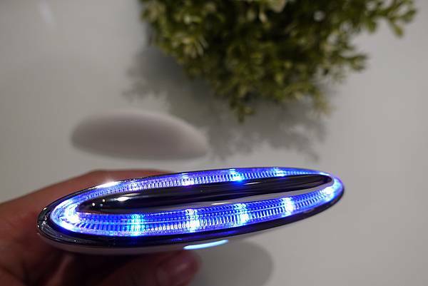 來自白色巨塔的Angel Hsin推薦緊緻美顏V臉溫感震動按摩儀