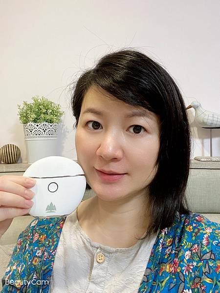 來自白色巨塔的Angel Hsin推薦緊緻美顏V臉溫感震動按摩儀