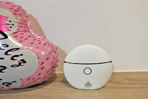 來自白色巨塔的Angel Hsin推薦緊緻美顏V臉溫感震動按摩儀