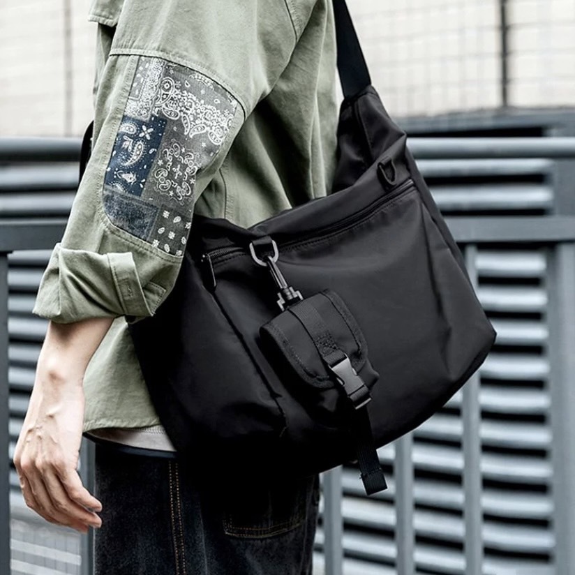 【機能實用斜背包】限時特價，買再送同款小包！