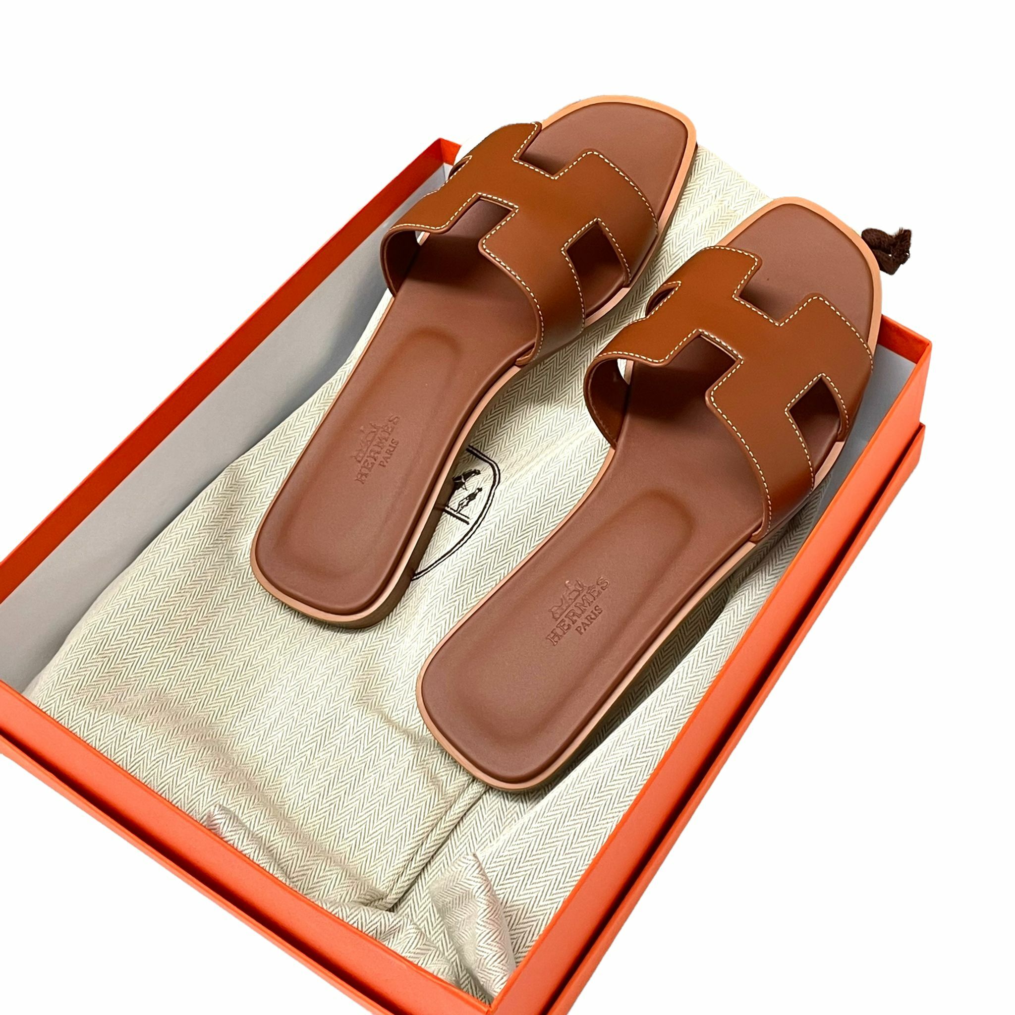全新HERMES拖鞋 40碼 金棕色牛皮 / 平底涼鞋 Oran Sandal H021056Z  #BRAND NEW #香榭站正品