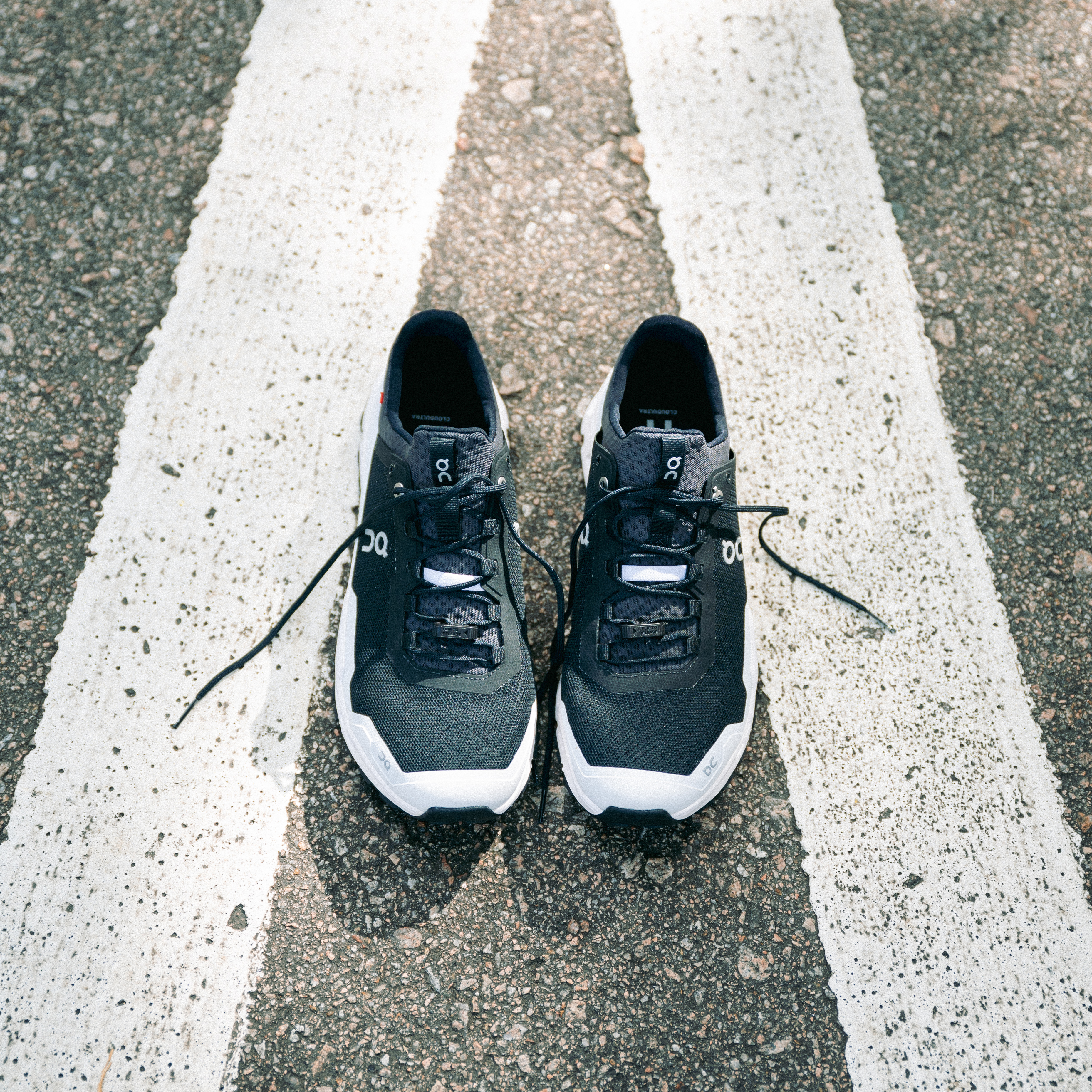 [Instock] On Running Cloudultra Black White