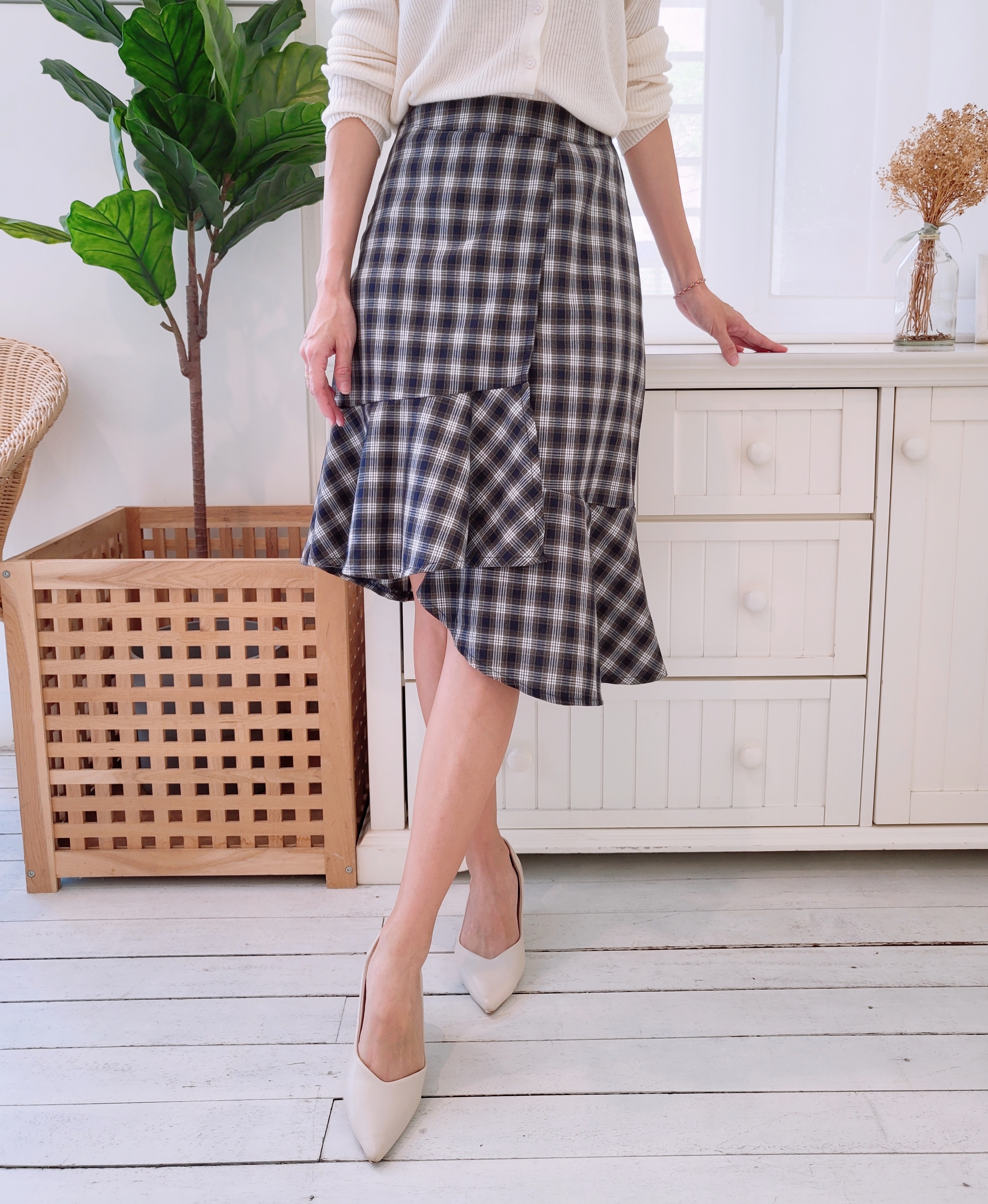 ASYMMETRICAL PLAID SKIRT