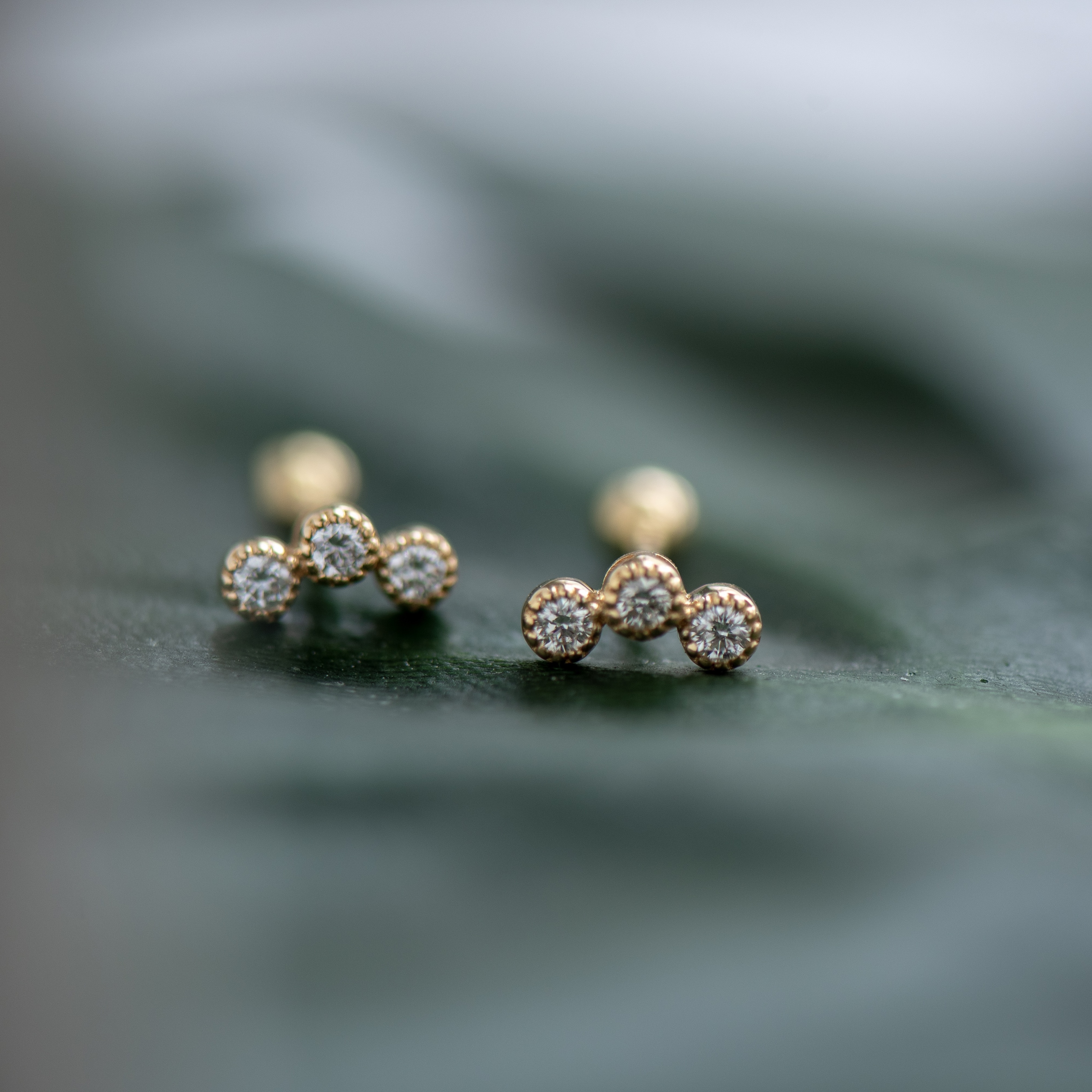 18K Little three diamond earring