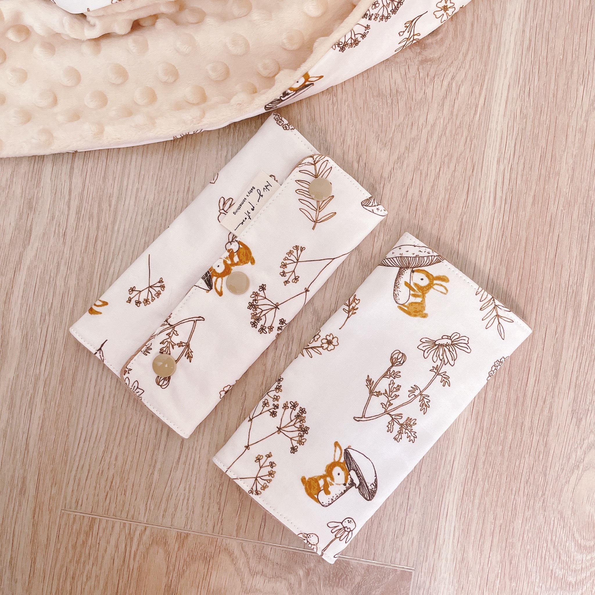 Hi Y.P store-揹巾口水套-蘑菇兔兔