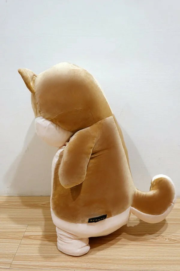 Emily愛玩美推薦傲嘟嘟の柴之助，捏又好抱的舒壓發洩娃娃