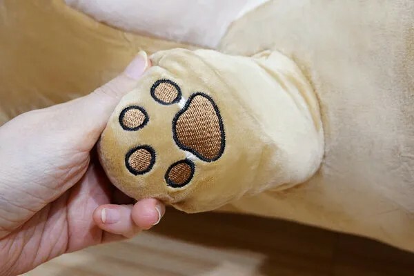 Emily愛玩美推薦傲嘟嘟の柴之助，捏又好抱的舒壓發洩娃娃