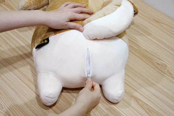 Emily愛玩美推薦傲嘟嘟の柴之助，捏又好抱的舒壓發洩娃娃