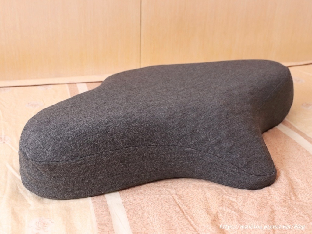麥的小窩推薦優扶磁石護頸枕，貼合脖頸釋放壓力。