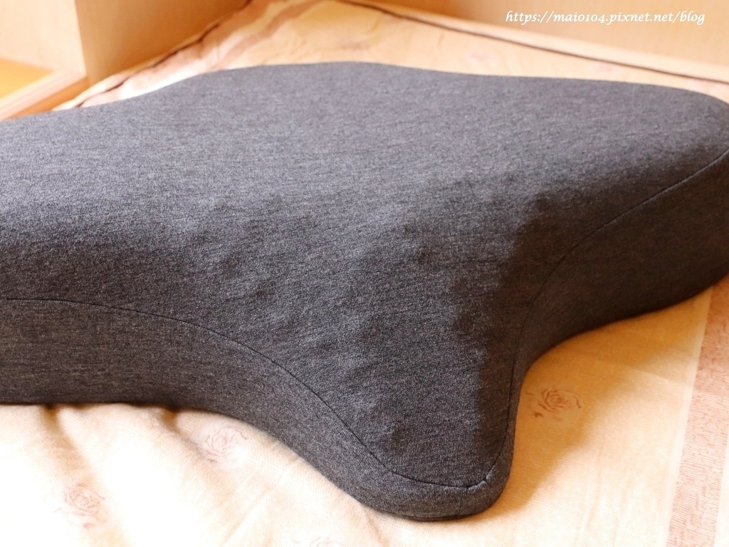 麥的小窩推薦優扶磁石護頸枕，貼合脖頸釋放壓力。