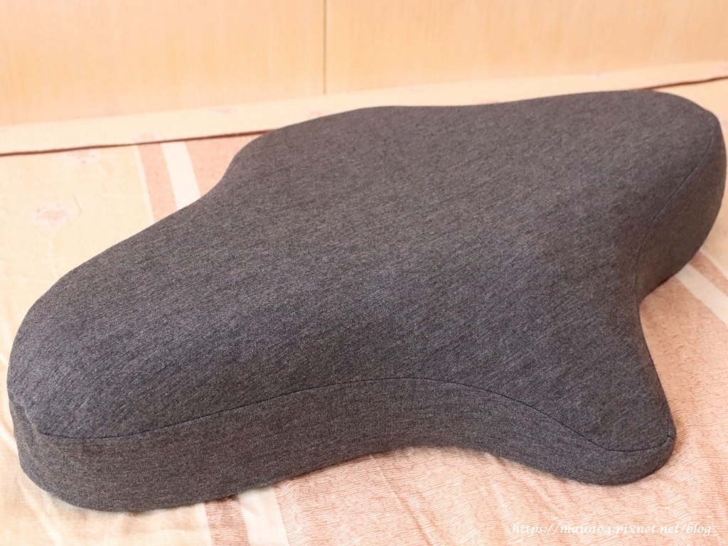 麥的小窩推薦優扶磁石護頸枕，貼合脖頸釋放壓力。