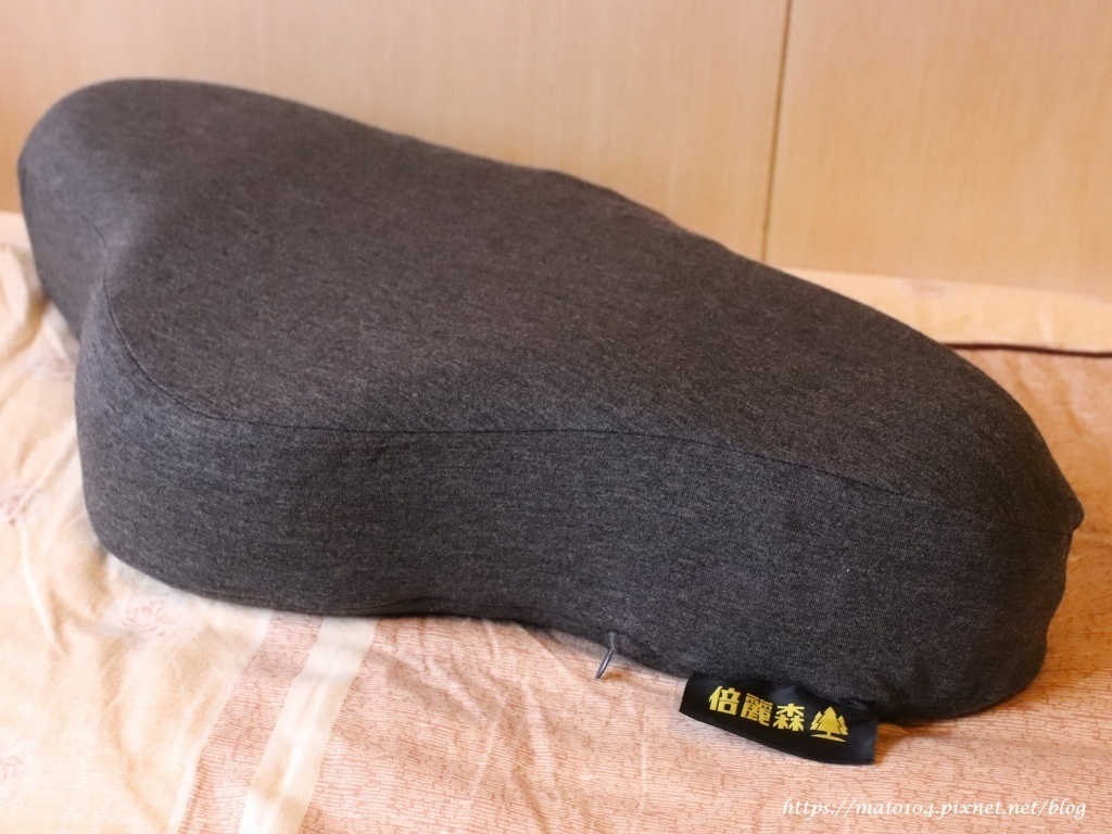 麥的小窩推薦優扶磁石護頸枕，貼合脖頸釋放壓力。