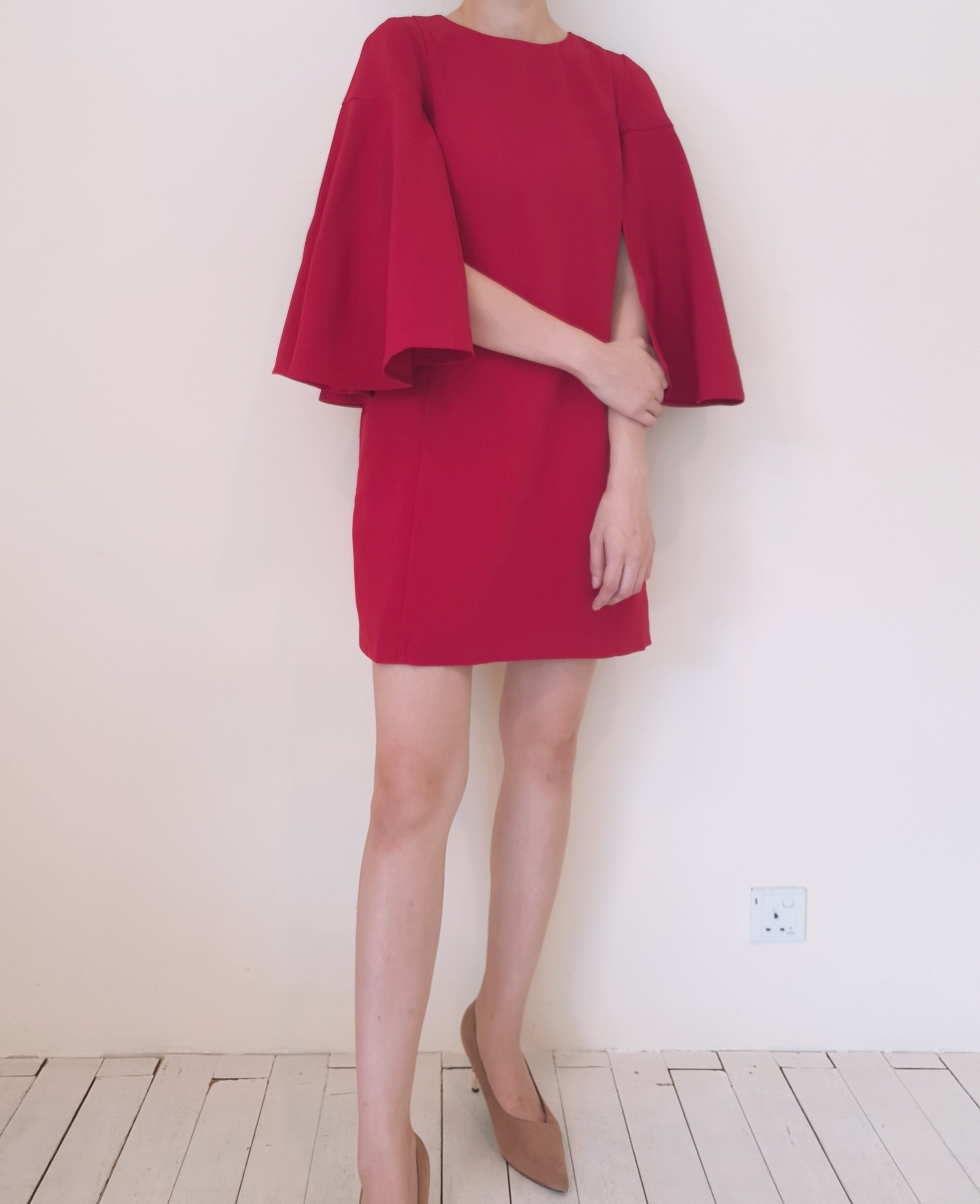 FLARE SLEEVE STRAIGHT CUT SHORT DRESS