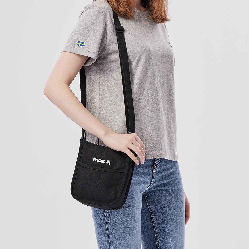 【惜福商品699】moz瑞典 駝鹿 微笑隨身帆布包-黑巧克力