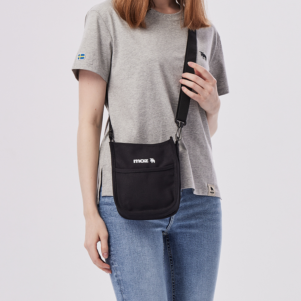 【惜福商品699】moz瑞典 駝鹿 微笑隨身帆布包-黑巧克力