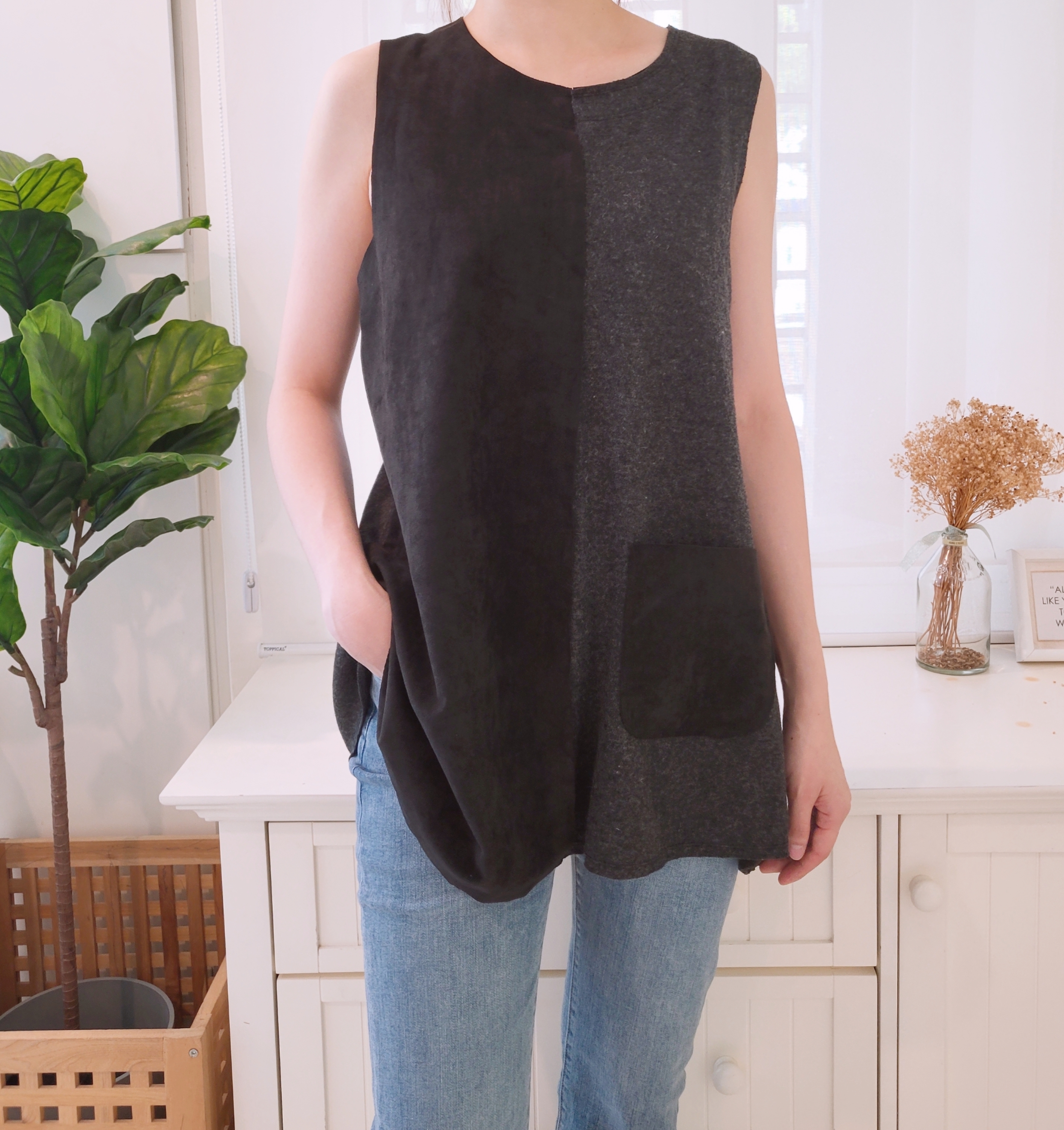 SLEEVELESS CASUAL BLOUSE