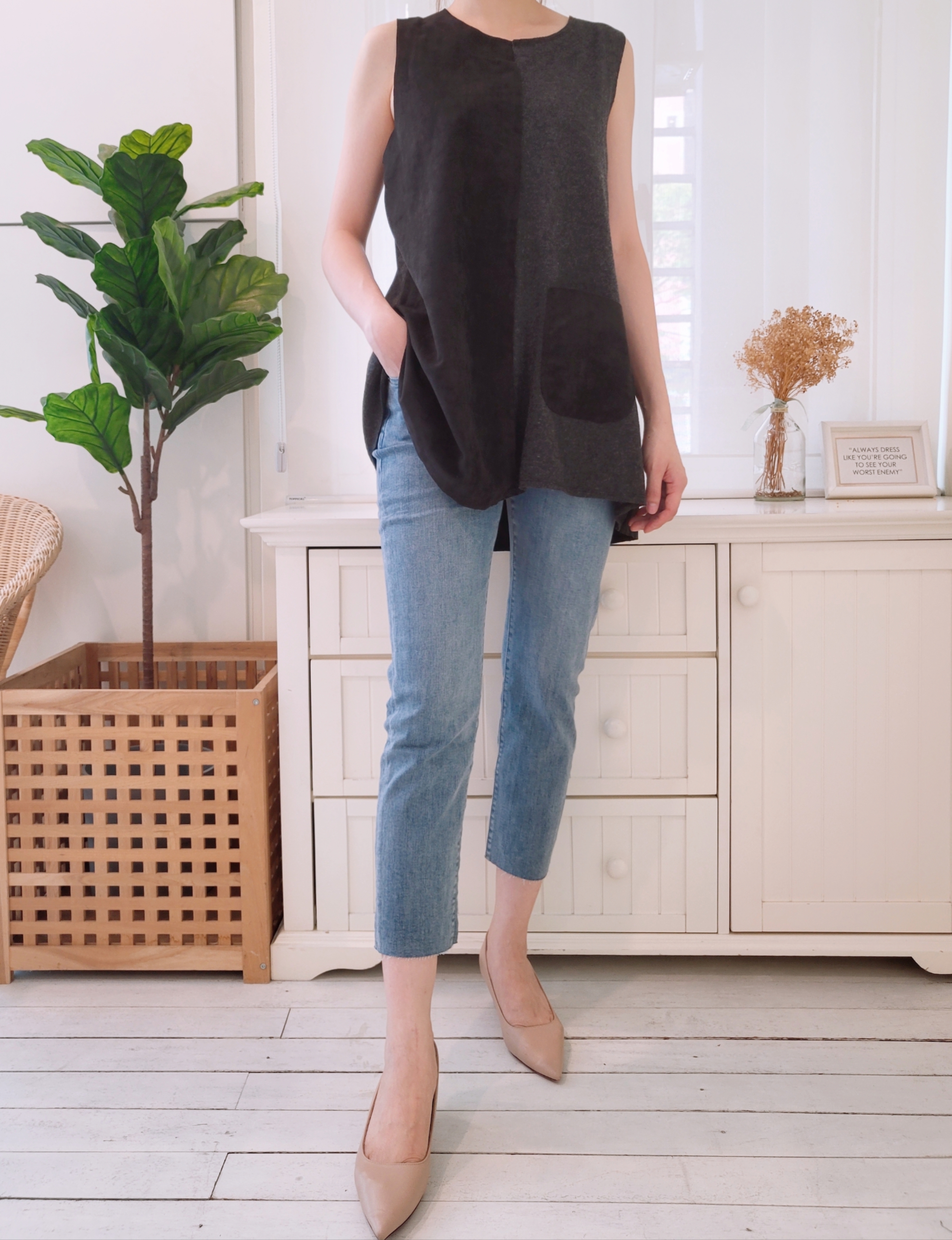 SLEEVELESS CASUAL BLOUSE