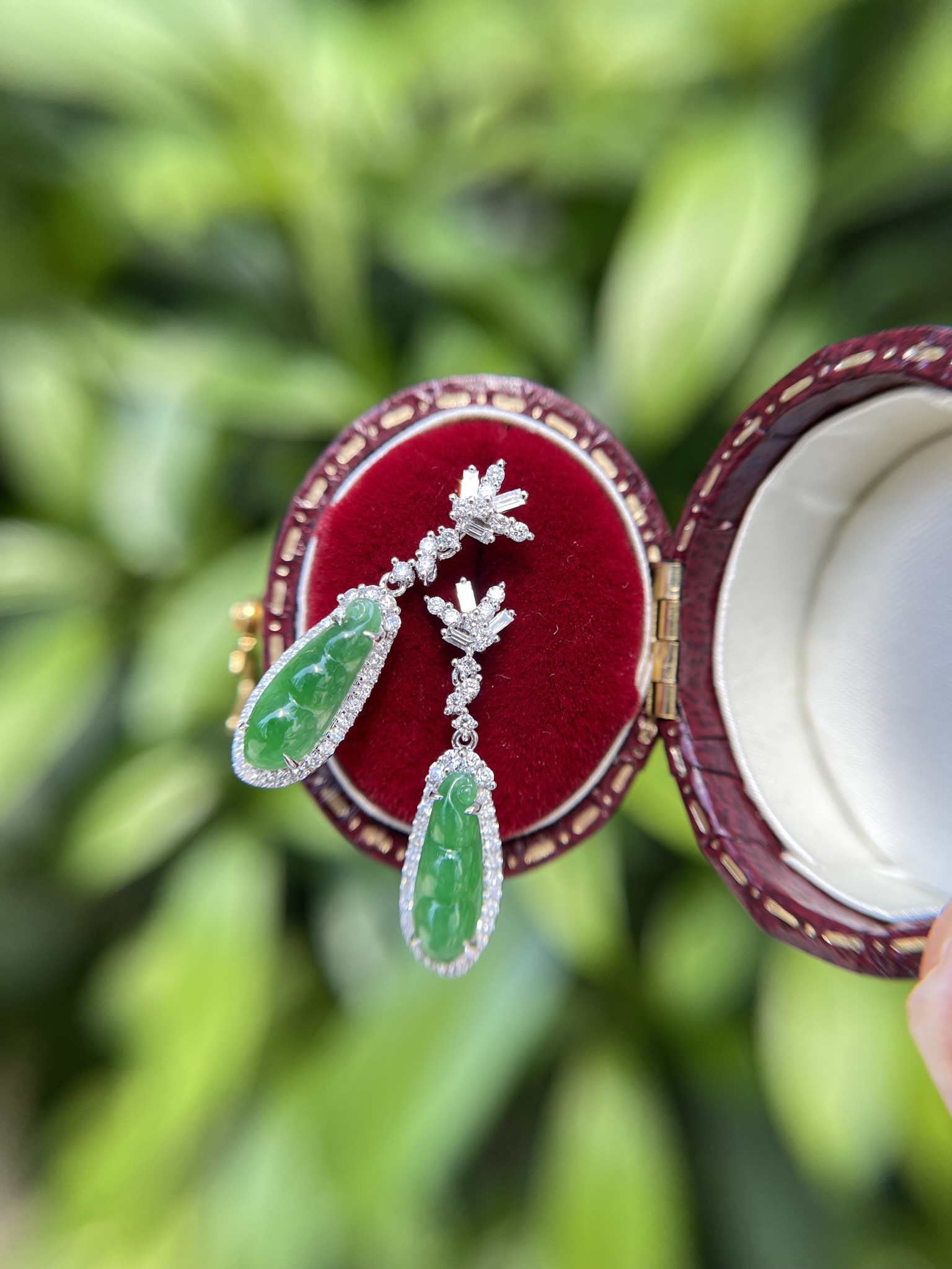 18K白金鑽石翡翠耳吊-福豆