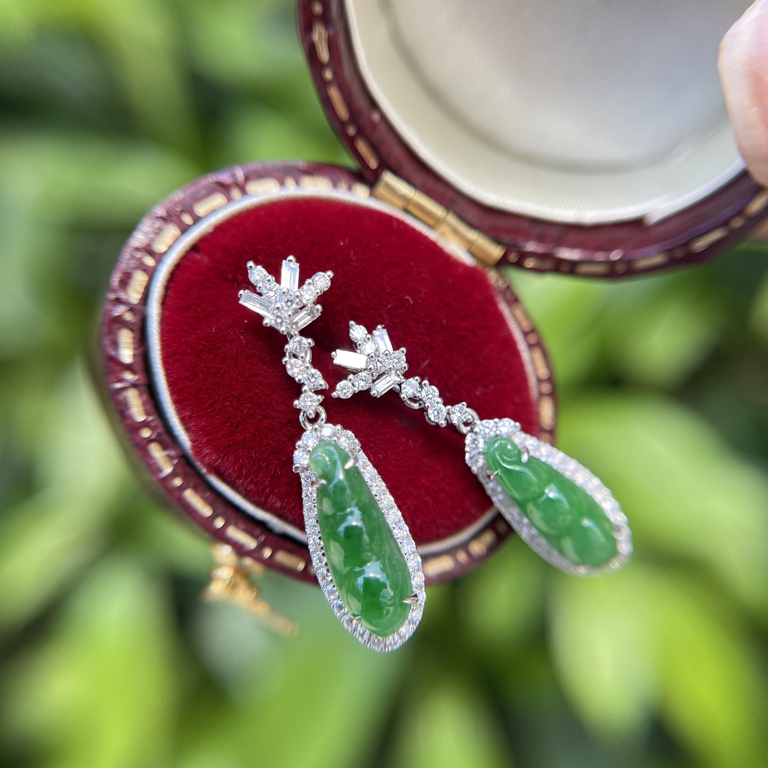 18K白金鑽石翡翠耳吊-福豆