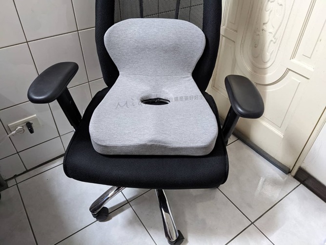 瘋癲厭世上班推薦NQ彈力美臀坐墊，我的腰得到大解放