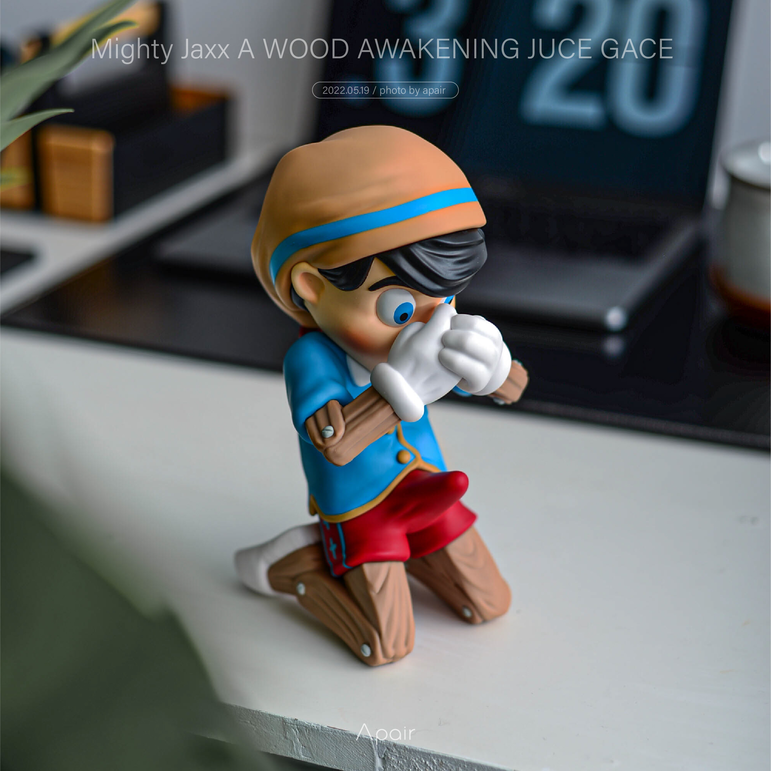 【APAIR】現貨 Mighty Jaxx A Wood Awakening：Inner Struggle 勃起小木偶 跪姿 皮諾丘 潮流公仔 20cm