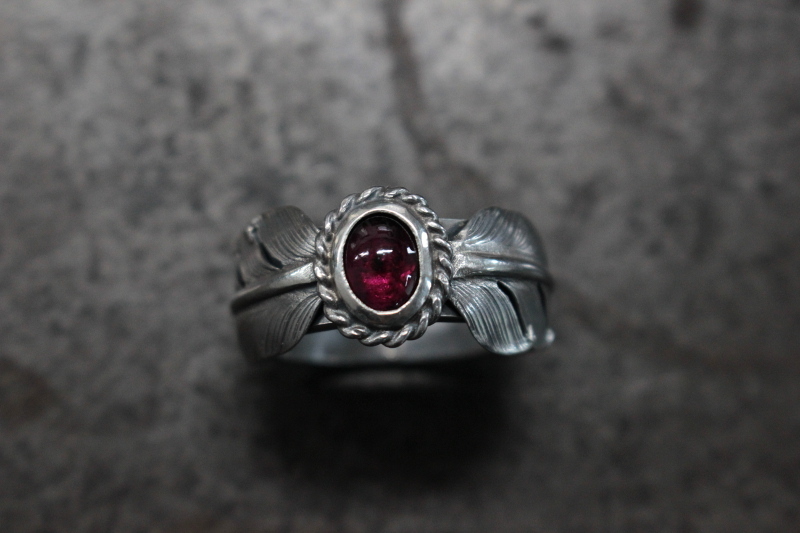 FateCo SE-754 雙羽毛平打戒指 w/石榴石