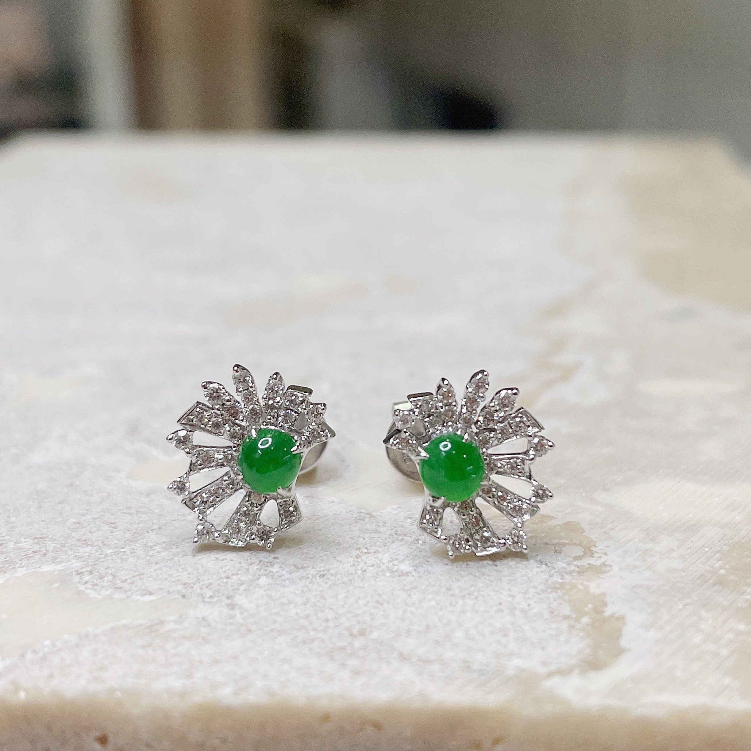 18K白金鑽石翡翠耳釘-蛋面