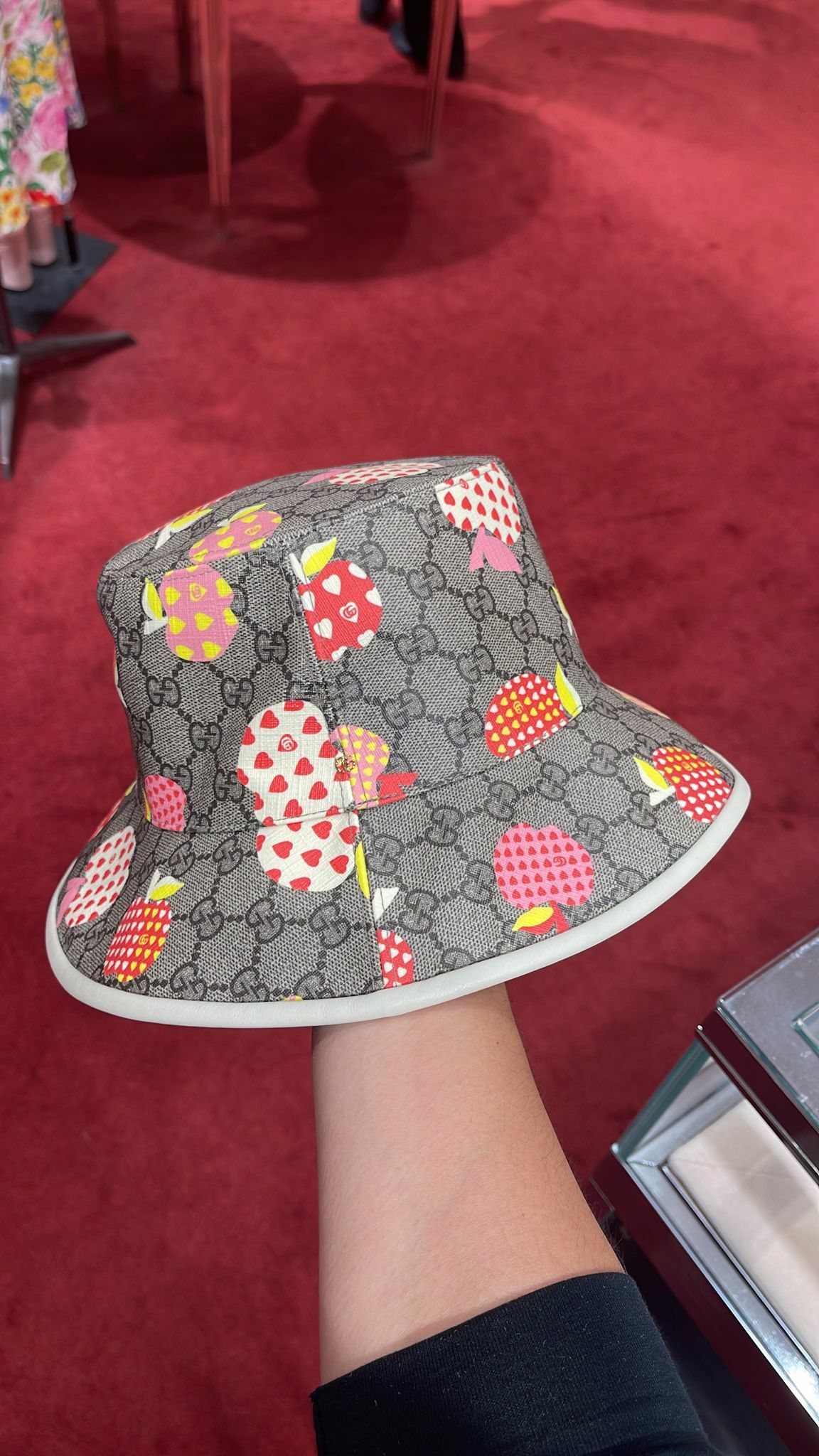 Gucci 草莓漁夫帽 Size L