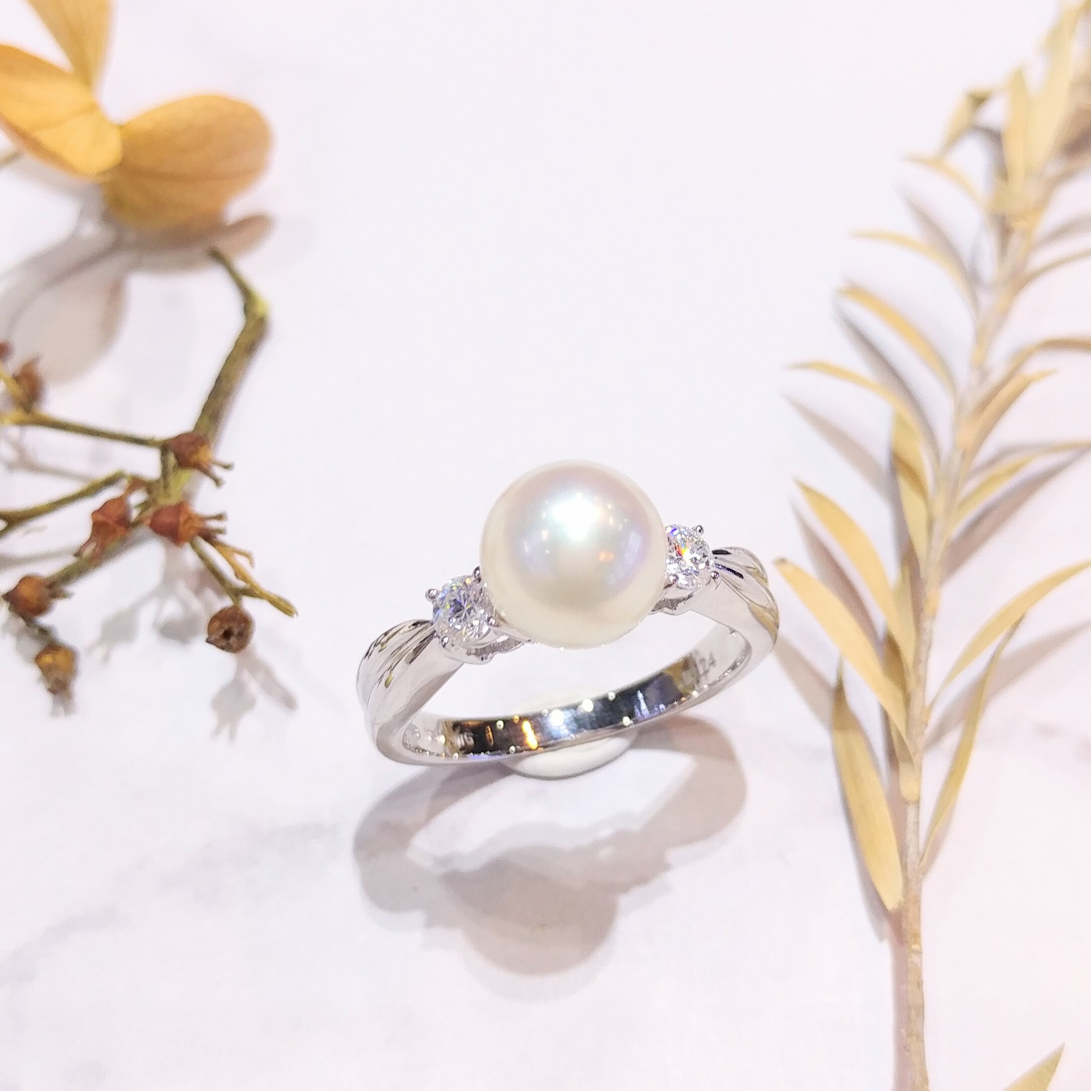 18K White Gold 0.24ct Diamond and Pearl Ring