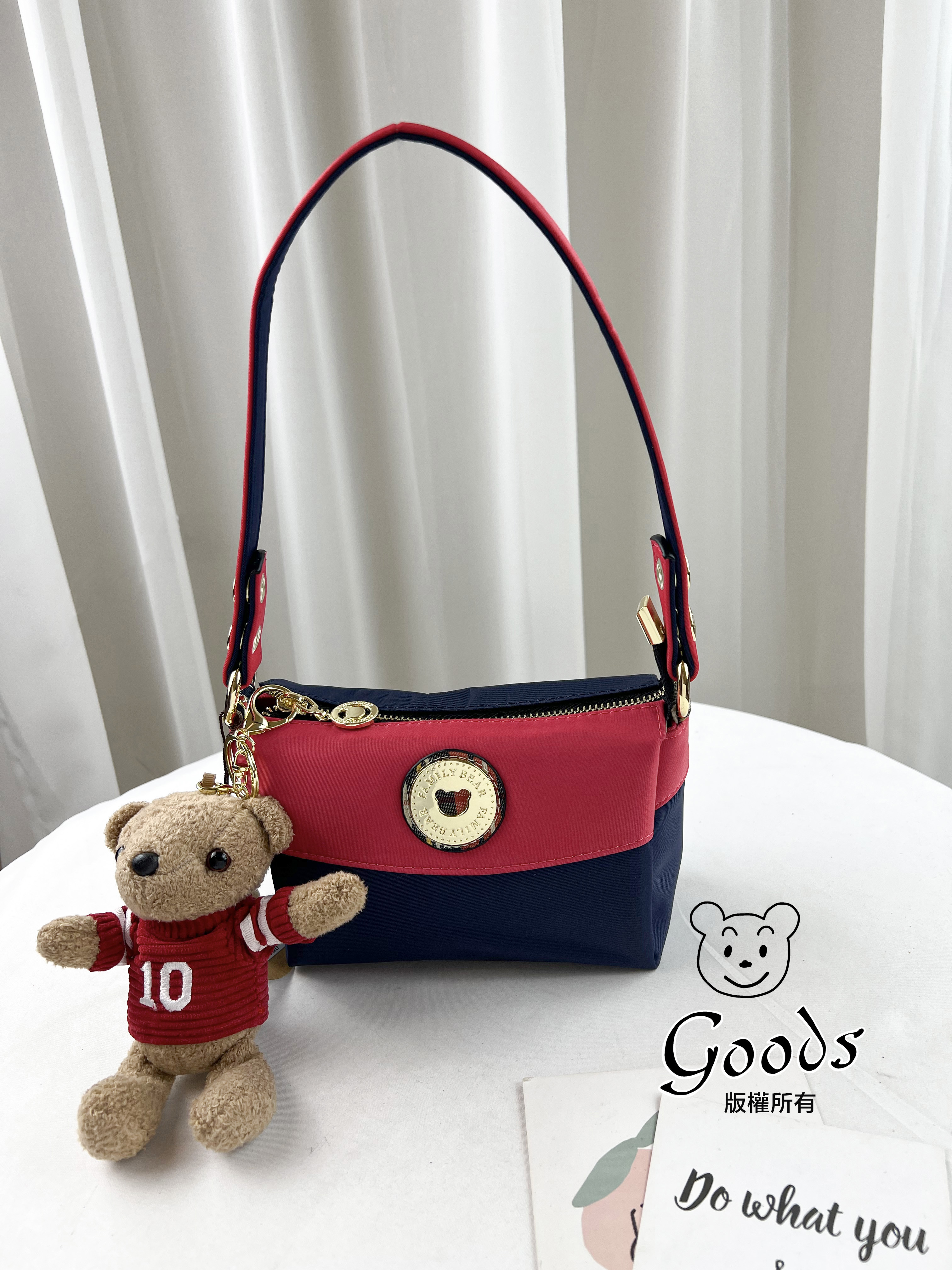 FamilyBear 藍配橘紅拼色 防潑水肩背包 / 側背包 附小熊吊飾 #2026