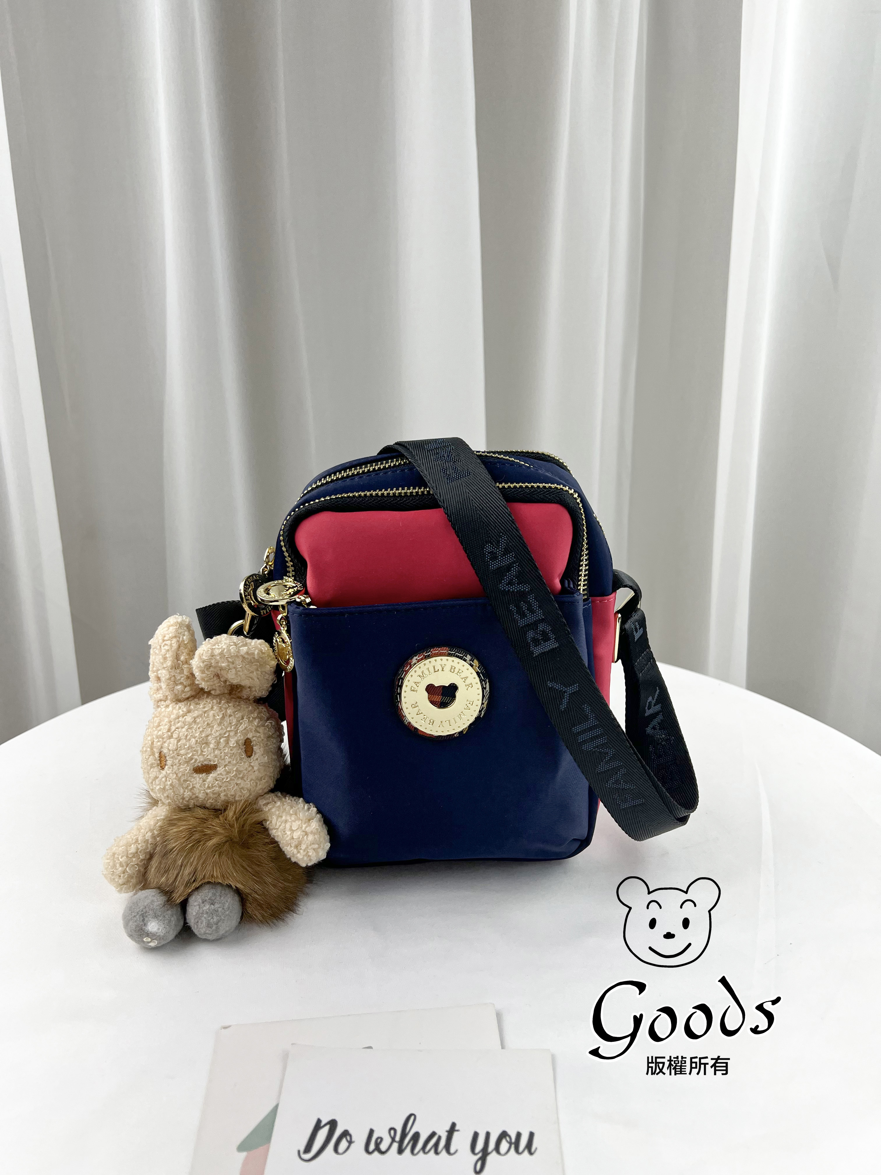 FamilyBear 藍配橘紅拼色 防潑水側背包 附兔兔吊飾 #2499