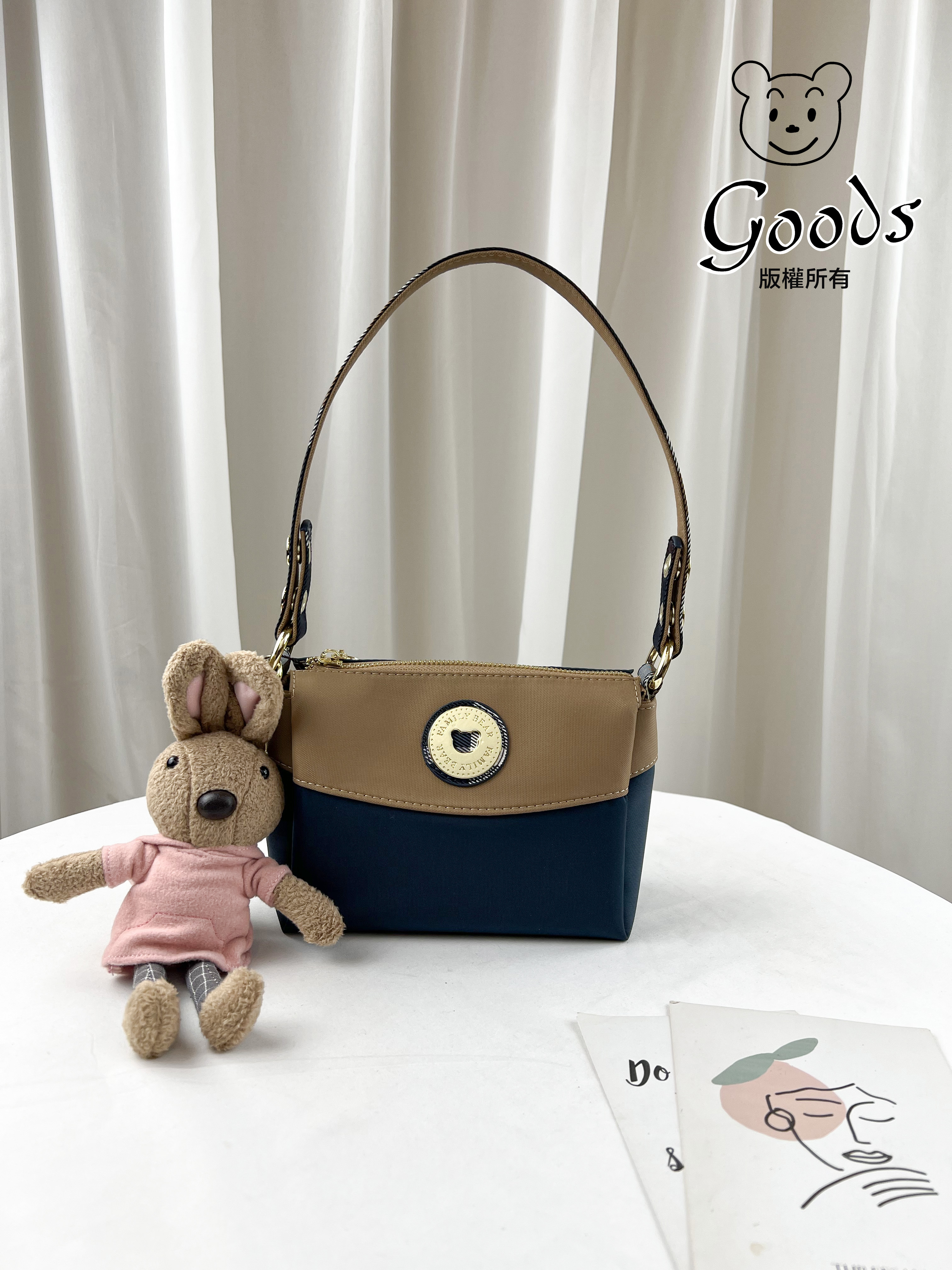FamilyBear 卡其拼接土耳其藍 防潑水側背包 附小熊吊飾 #2026