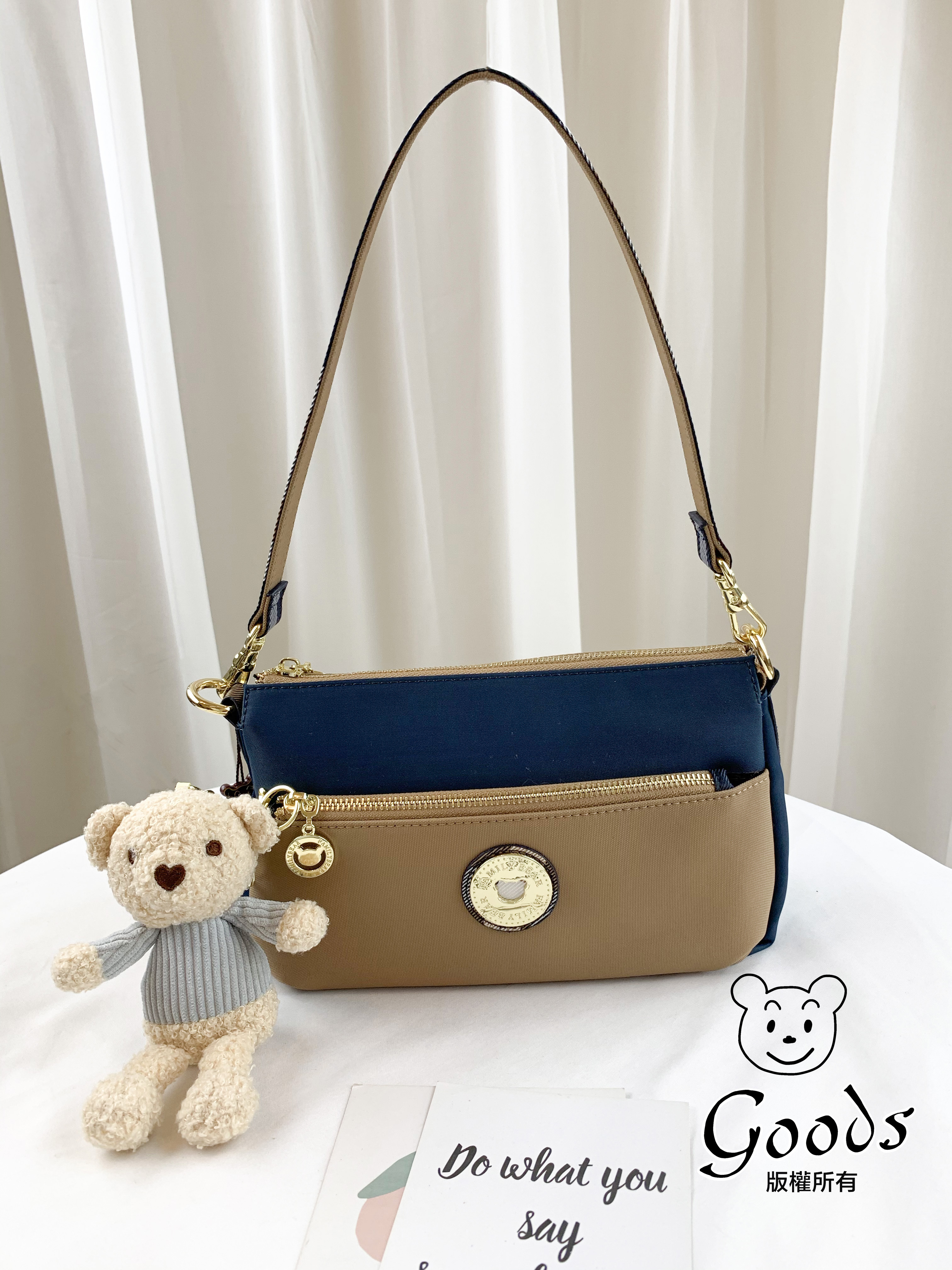 FamilyBear 卡其拼接土耳其藍 防潑水肩背包 / 側背包 附小熊吊飾 #1921