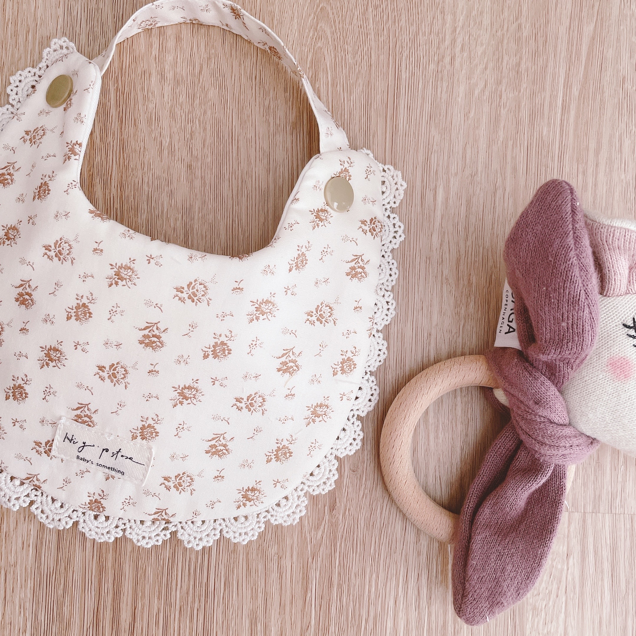 Hi Y.P store-手作圍兜-拿鐵薔薇