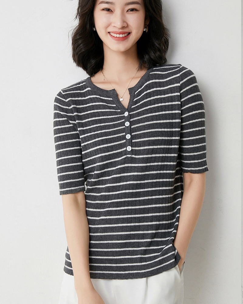 灰S【零碼出清不退換】開襟釦條紋針織上衣