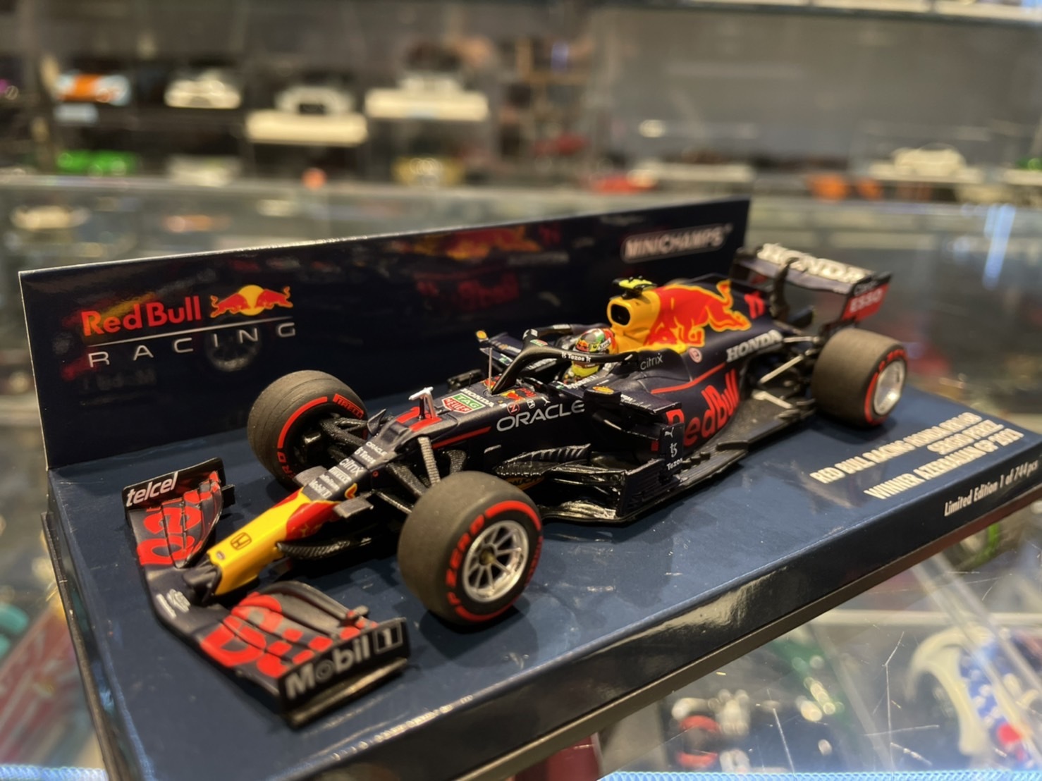 MINICHAMPS 410210711 Red Bull RB16B #11 Winner 1/43