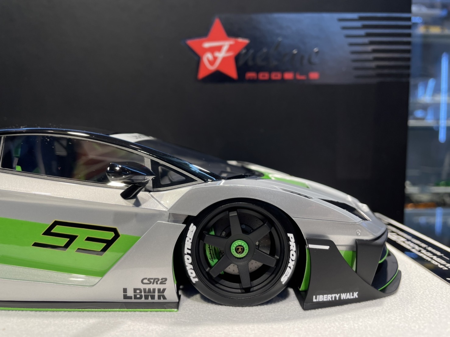 FuelMe FM18005LM-02 LBWK 700 GT EVO Silver/Green 1/18