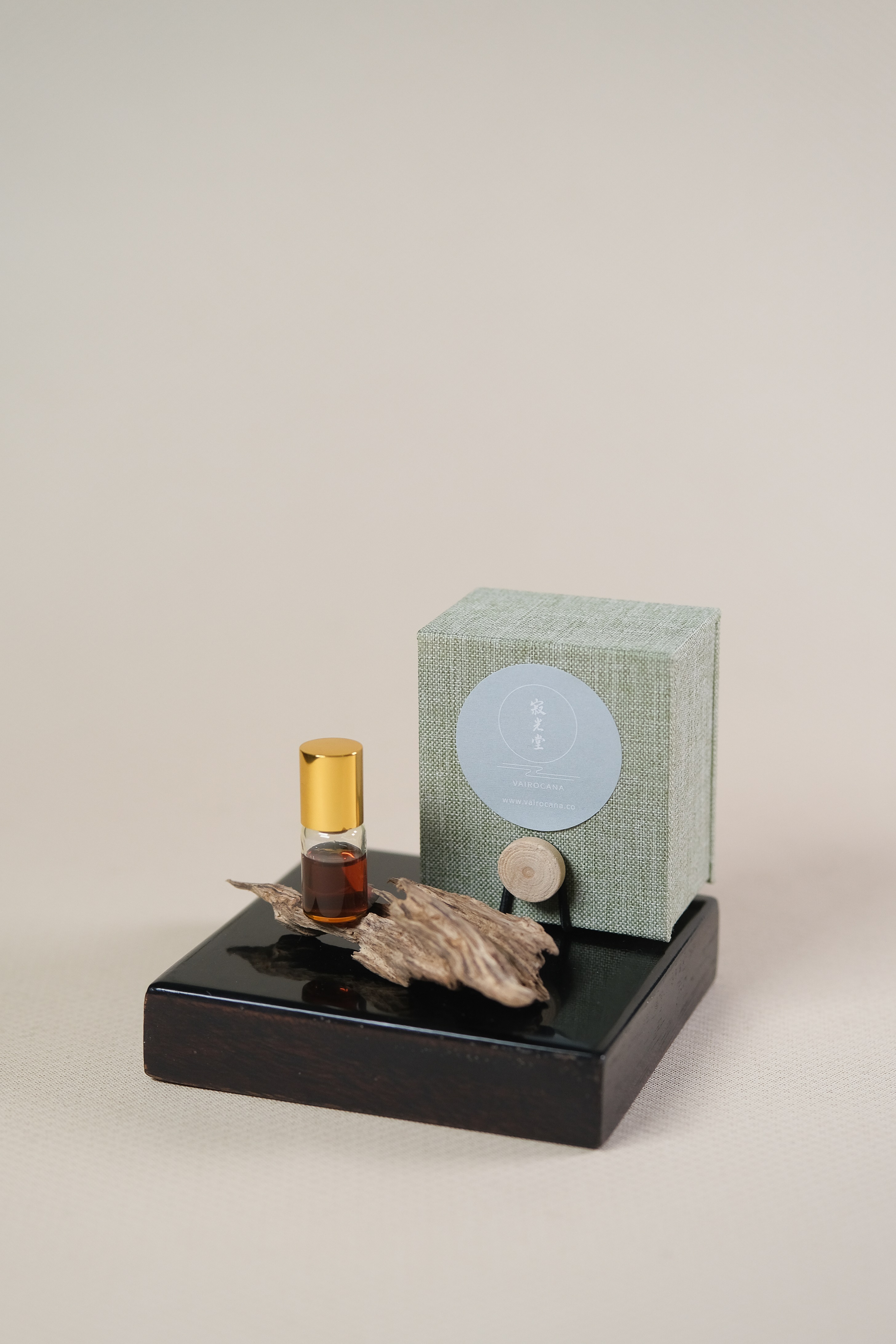 Fang。Cambodian Agarwood Essence Oil (1ml/2ml)