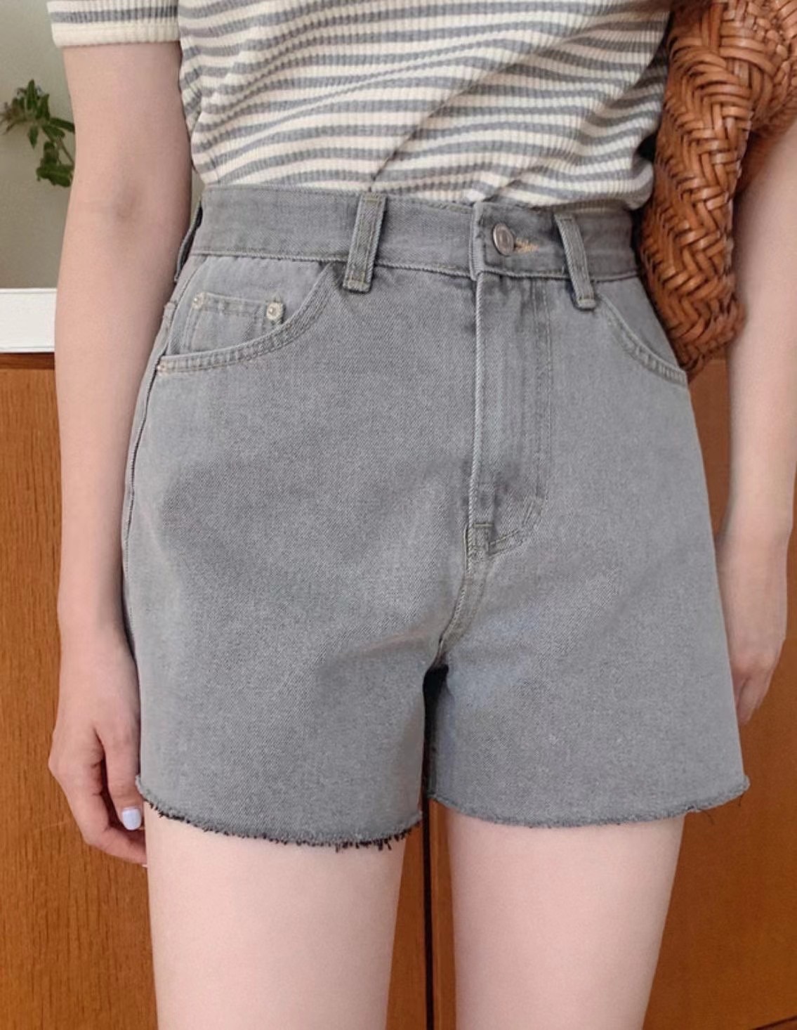 【現貨】韓製洗水牛仔短褲（2色）