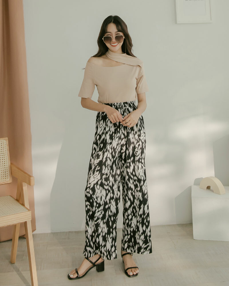 【官網限定】性感簍空繞脖短袖上衣