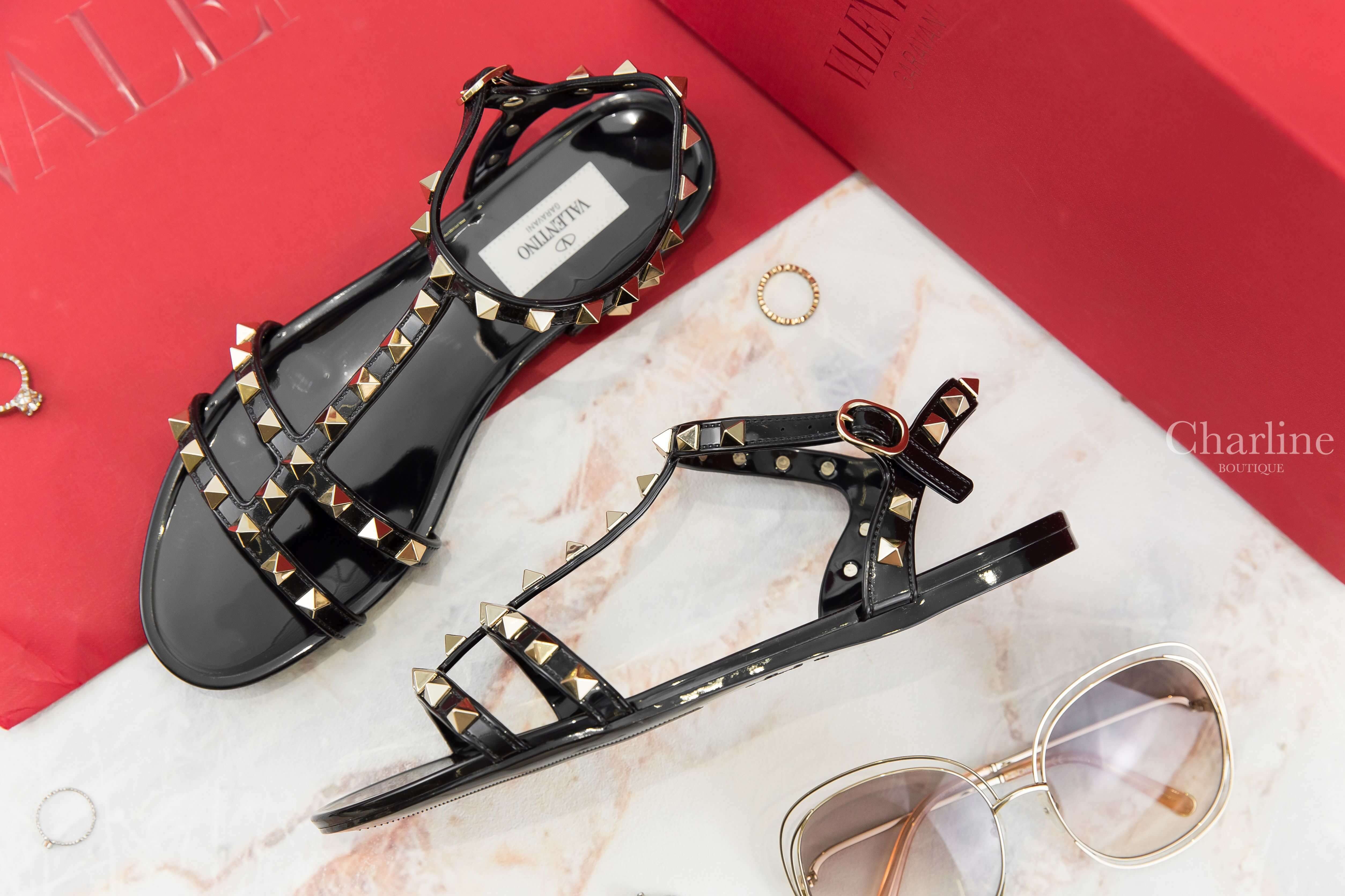 Valentino Rockstud Flat Rubber Sandals 黑色龐克卯釘羅馬平底涼鞋-Charline Boutique 精品代購